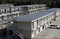 宮城県女川町で２、３階建て仮設住宅の整備が進む総合運動公園町民野球場