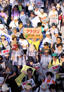 東京で行われた脱原発パレードには福島からの人も含めて６万人が参加した＝１９日午後３時５６分、東京都渋谷区、樫山晃生撮影