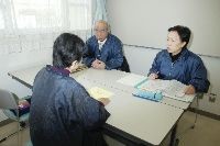 仙台市社会福祉協議会が始めたみなし仮設入居者向けの相談事業。昨年１２月の開始以来、利用者はまばらだ（昨年１２月２日、仙台市宮城野区で）